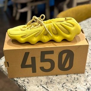 Yeezy 450 Sulfur size 10